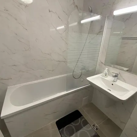 Coresi Mall Top City Apartments 52 Stefan Baciu, Apartment