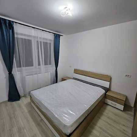 Apartment Coresi Mall Top City Apartments 52 Stefan Baciu,