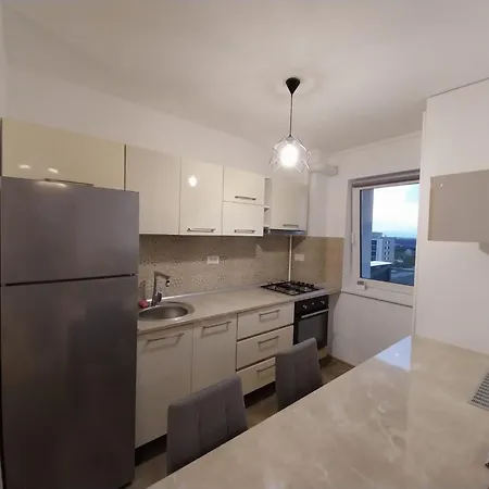 Coresi Mall Top City Apartments 52 Stefan Baciu,
