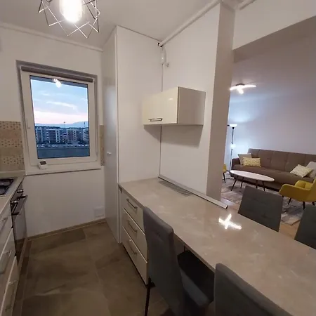 Coresi Mall Top City Apartments 52 Stefan Baciu, Apartment