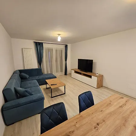 Coresi Mall 52 Stefan Baciu, * Braşov