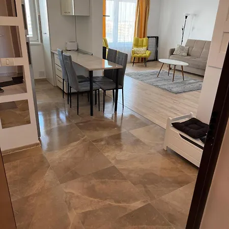 Apartment Coresi Mall Top City Apartments 52 Stefan Baciu,