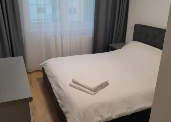 Coresi Mall 52 Stefan Baciu, *