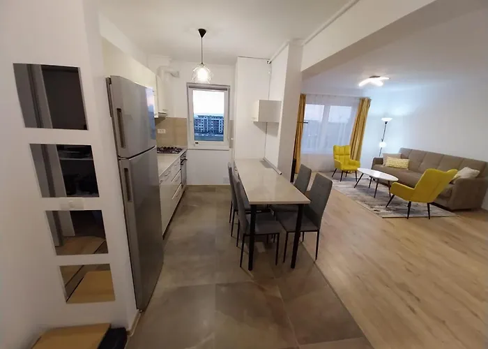 Coresi Mall 52 Stefan Baciu, * Braşov